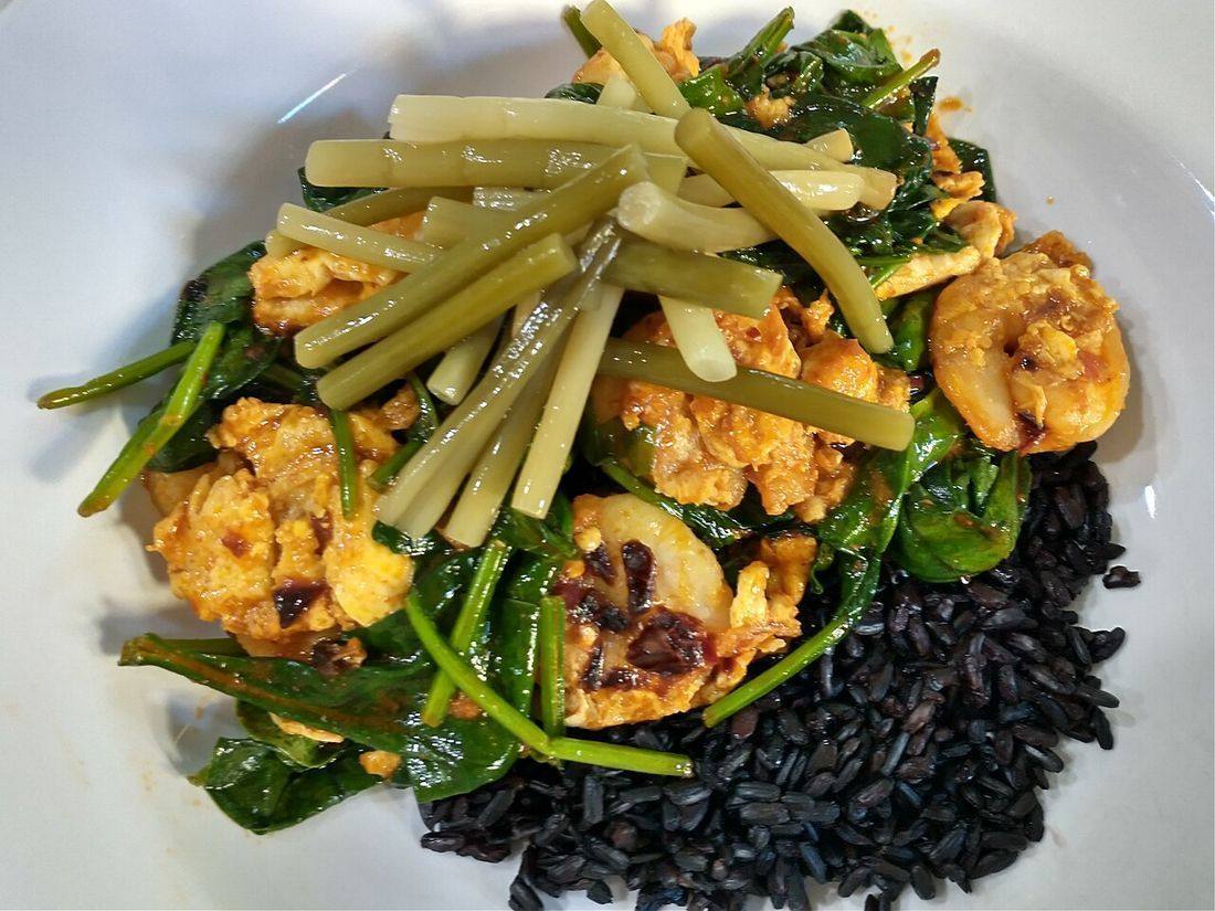 Dish based on an AI-generated cooking recipe 12 (Szechuan Shrimp)