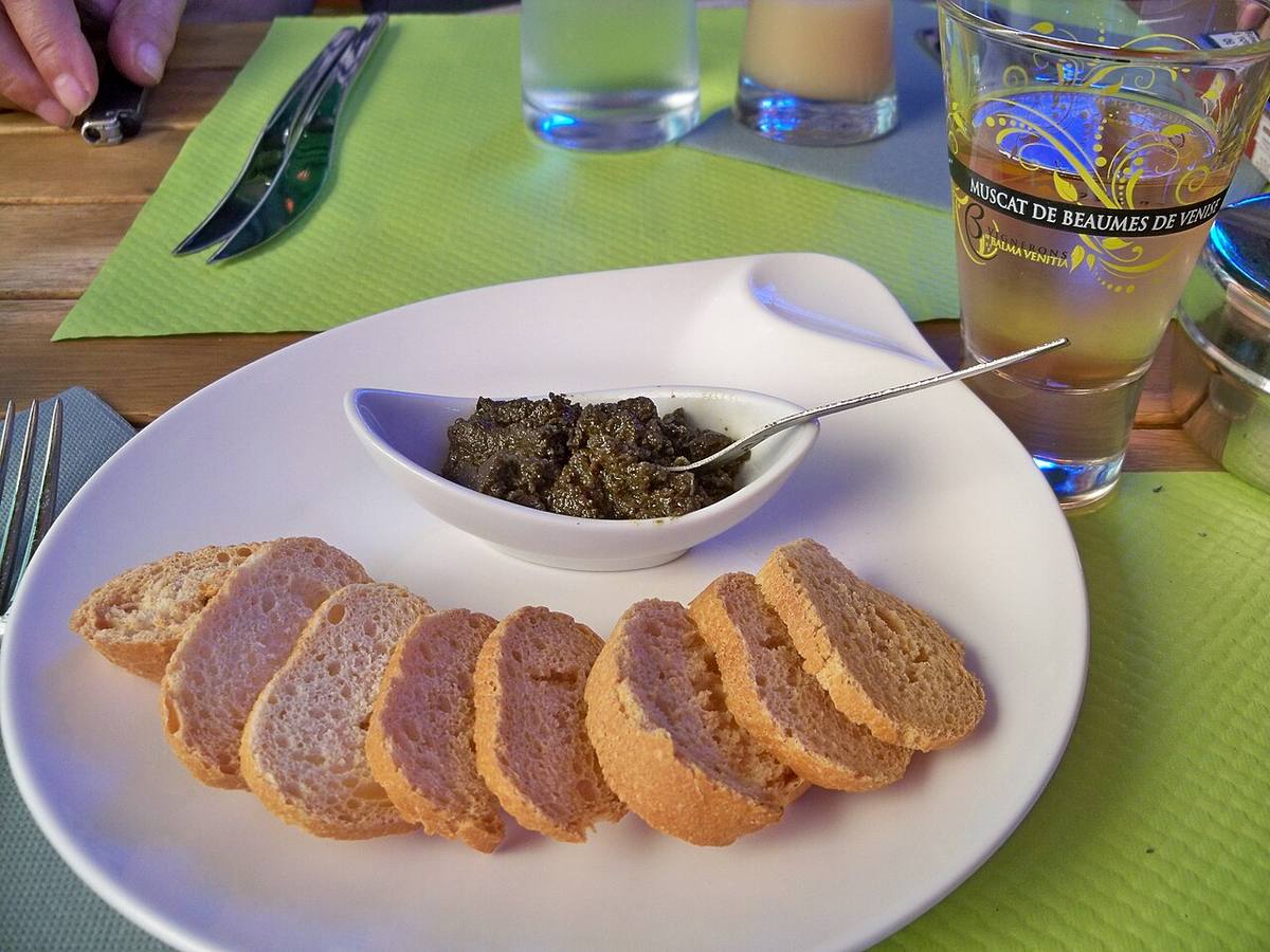 Tapenade et salade composée