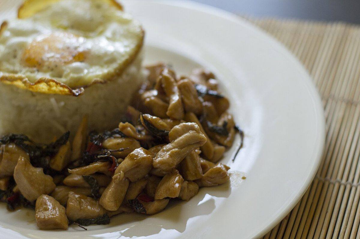 Thai basil chicken (20976874546) (Thai Basil Chicken)