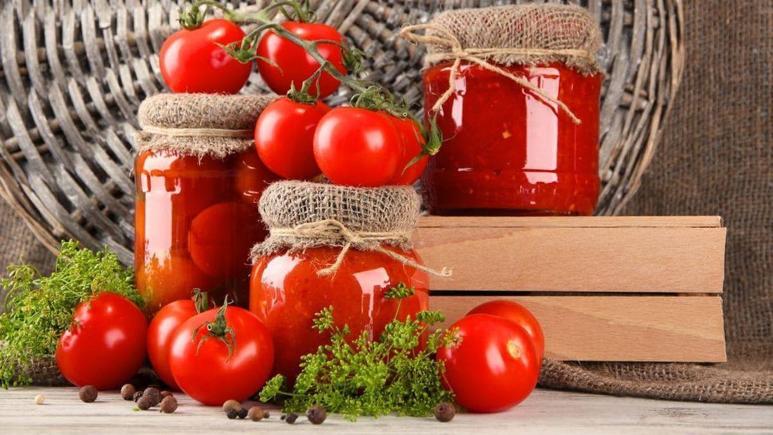 Jar of tomato sauce