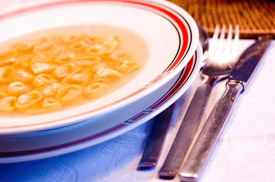 Pesto tortellini with avocado soup (Tortellini Soup)