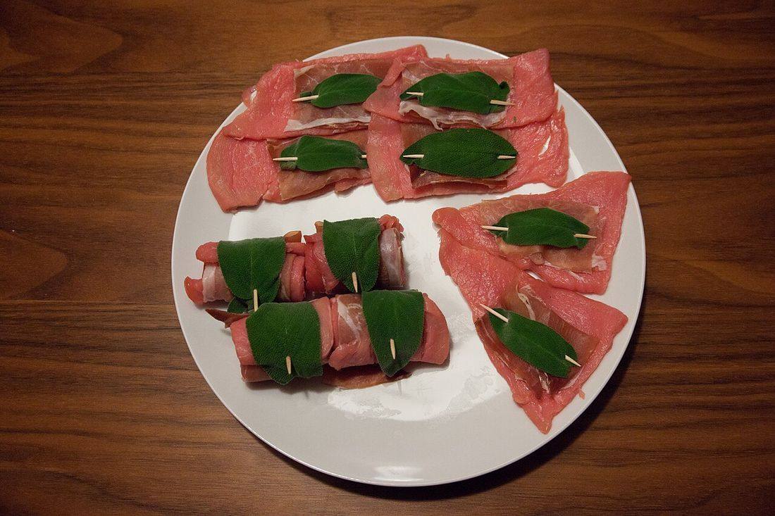 Saltimbocca raw (Veal Saltimbocca)