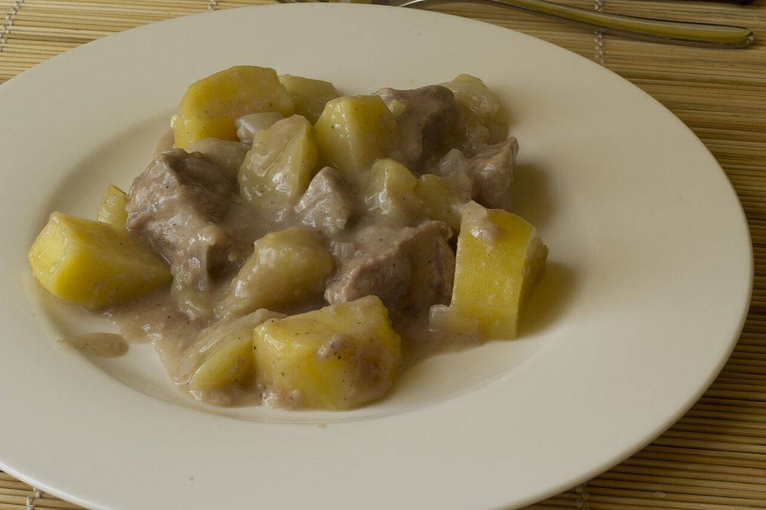 Veal stew with apples and potatoes (Veal Stew Meat)