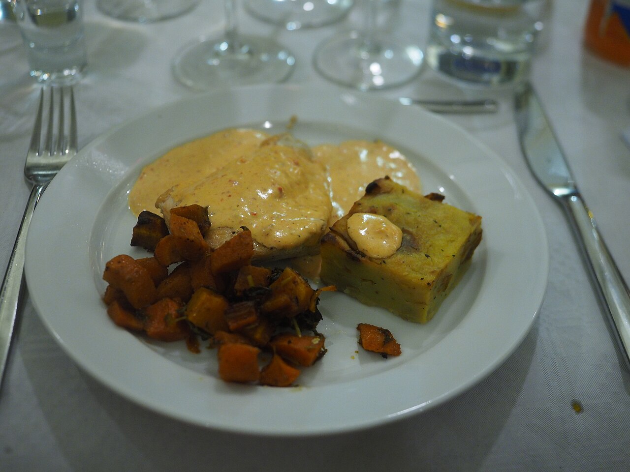 Chicken with chili bearnaise sauce at a sittning (White Chicken Chili)