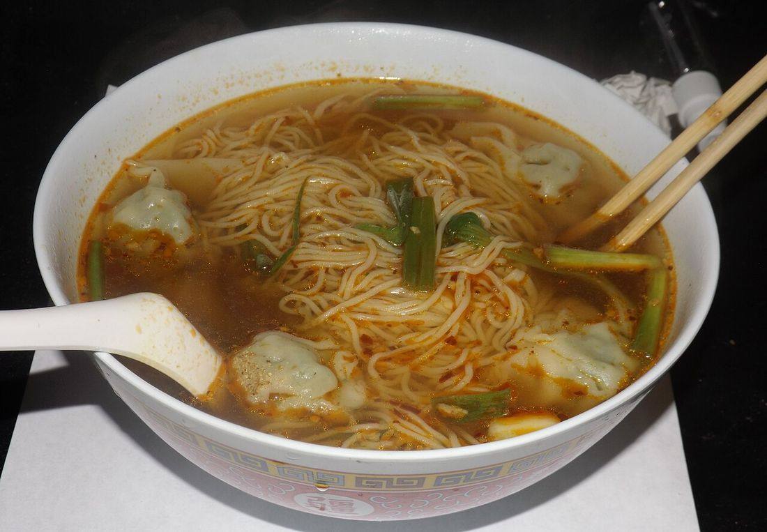 Wonton Noodle Soup in Fresno, California (雲吞湯麵在加利福尼亞州的弗雷斯諾) (Wonton Soup)