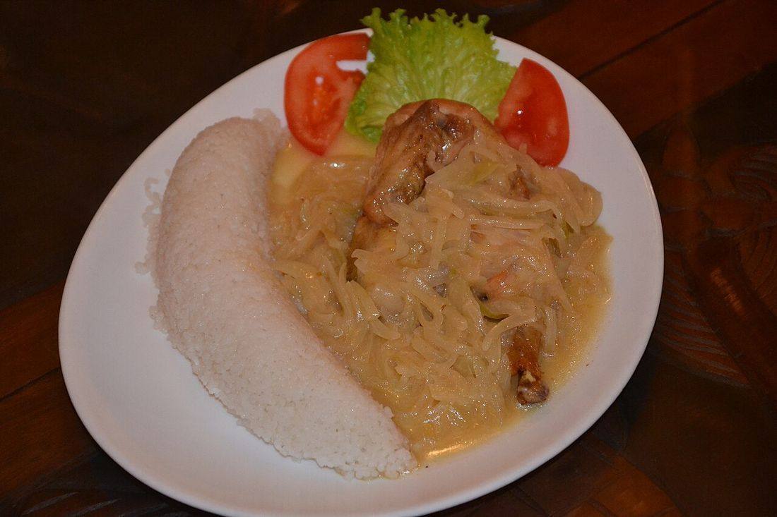Poulet Yassa A la Banane Ivoirienne Restaurant Africain (Yassa Chicken)